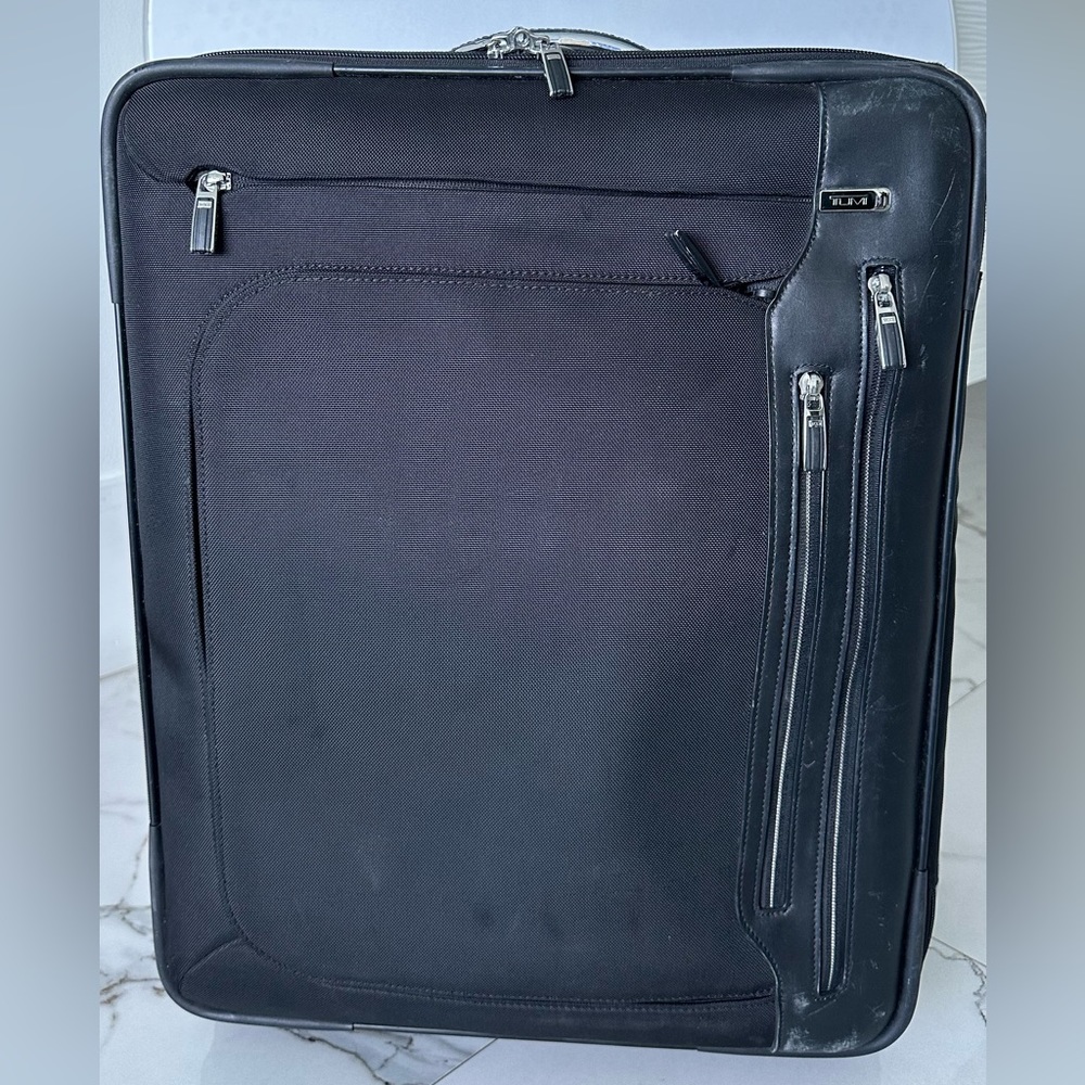 Tumi - Arrive – “Heathrow” Continental Carry-On - 2 wheel